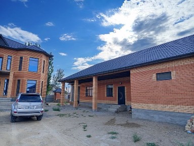 Наурыздың кіре беріс аузында коттедж срочно сатылады.