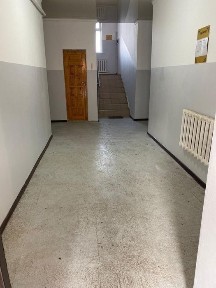 Сдаётся квартира из 2 комнат ( 1 кухня, 1 жилой) общежитного типа.