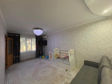 Продам 2х комнатную квартиру, в центре города, рядом несколько школ