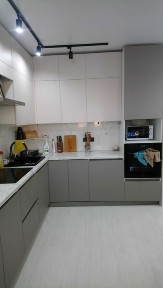 продам трехкомнатную квартиру