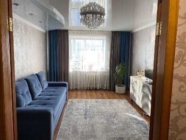 Продам трехкомнатную квартиру в 19 мкр