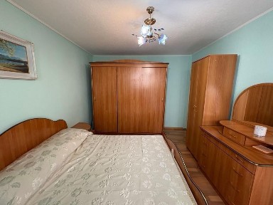 Продам 2 ком квартиру на 2 этаже на Радужном