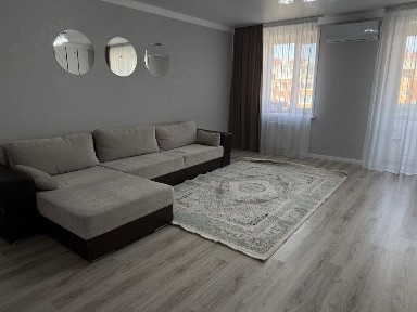 Сдам 4 ком квартиру в мкрн Юбилейный 21