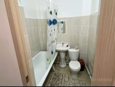 Жаңа қала 33/2үйде 3 бөлмелі пәтер жалға беріледі Барлық жағдайымен