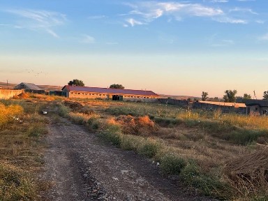 Сдается помещение в аренду за 700.000тг. в месяц (2 гектара).