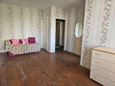 Продам 2комн возле Набережной (каирбаева 36)