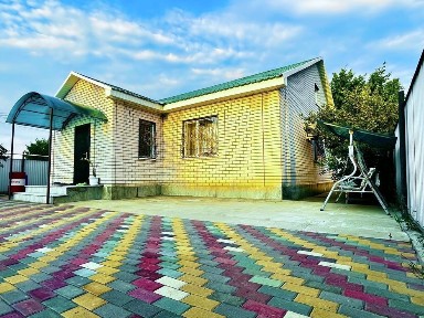 Продам 2 этажный мансардный дом в районе оторвановки малышки.