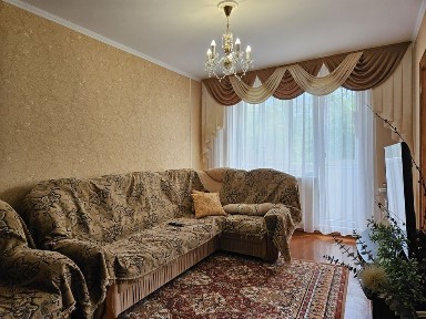Продаётся 4х ком квартира на 2 этаже район 7 школа (Школьник)