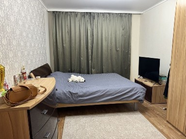 Продаю 3-х комнатную квартиру, 4 (10)этаж, квартира просторная, чистая