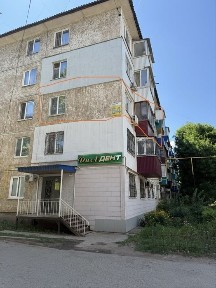 Продам 4-х комнатную квартиру в центре города