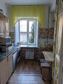 Сдам на длительный срок. Район площадь.