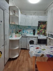 Продаётся уютная и светлая 3-комнатная квартира в хорошем районе.