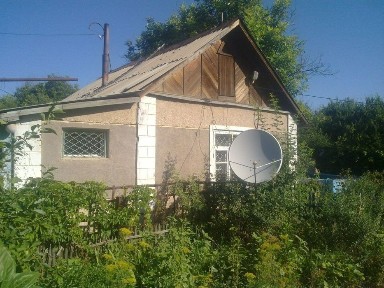 Продаётся дача дом из 3 комнат, уч 8 соток, имеется гараж, баня, басей