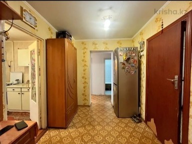 Продам 2 к, кв. Улучшенную. 8 мкр, рынок Алтай.