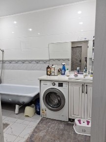 Продам срочно 5-ти ком. дом с мебелью возле больницы