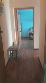 Продаются 1 комнатная квартира с балконом 2 этаж. Квартира теплая.