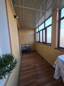 Продаем срочно 3 ком кв в 27 мкр, подьездный дом, 2 этаж.