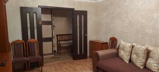 Продам 3-х комнатную, Камзина 364