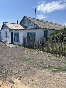 Продам участок 8 соток с домом в поселке Кызыл суат, 1970 года