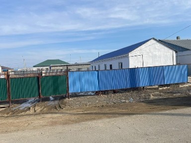 Продается земля ровная огорожденная со всех сторон с времянкой 22 / 6