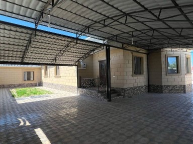 Жеке тұрғын үй сатылады. Ауласы бау бақшасы бар. 2019 жылы салынған.