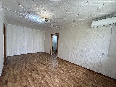 Продается 2х комнатная на 2 этаже пр. Независимости 5