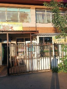 сдается действующий овощной бутик в небольшом торговом центрге.