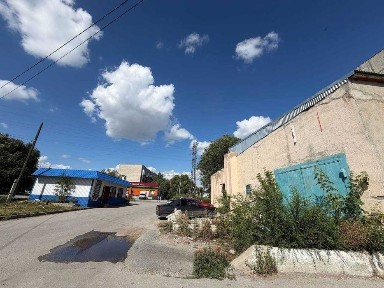 Коммерция по ул. Сералина, 417м2, 8,5 соток, три входные группы