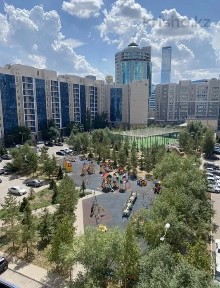 Продам полноценную просторную двух комн 82 КВ. м кварт вид на Байтерек