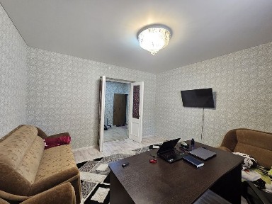 Продаю трехкомнатную квартиру в р-не стадиона Шахтер, Бухар-жырау, 11Б