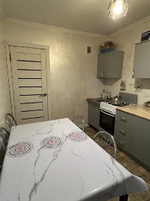 Продаётся3 комнатная квартира, 6 микр зимой очень тепло. Не угловая 4