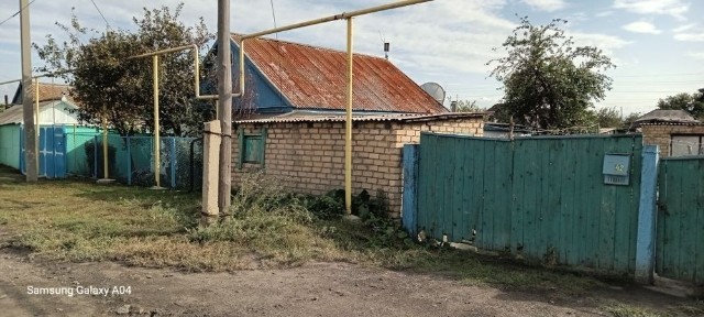 Продам дом. Находится в пос Тобол. Торг уместен.