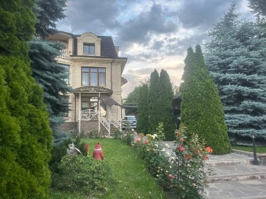 Дом 600 КВ, мкр Коктобе, 3эт, 15 соток, продаю.