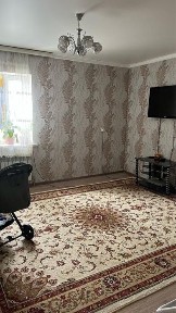5 бөлмелі үй сатылады, тез арада мебельдер қалады, центрге жақын
