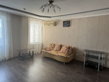 Продам трехкомнатную квартиру