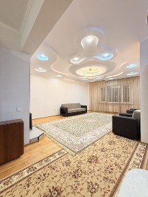 Сдам 2 комнатную квартиру жк Шапагат нуры. Посуточно
