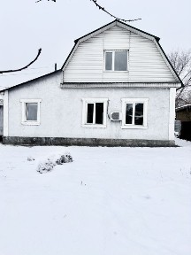 Жилой дом с земельным участком