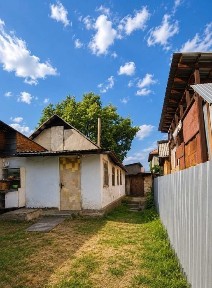 Дом на первой линии от рощи Баума, Челюскина 1