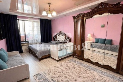 Продается трехкомнатная, улучшенная в микр. Каратал, Анна С. Империя