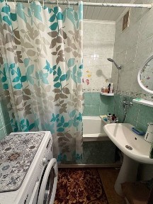 Продам 2-комнатную квартиру в центре (район 8-й школы)