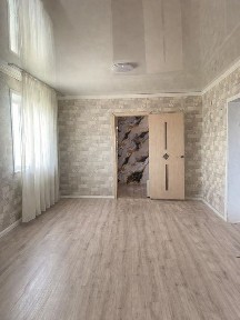 ҮЙ САТЫЛАДЫ Мекенжайы: Семей қаласы, Шығыс оң жақ массиві, №7824.