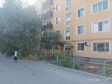 Сдам квартиру на долгий срок в центре города 3 комнаты 1 этаж