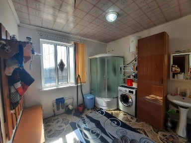 Үй сатылады. Жері 10 соттық.