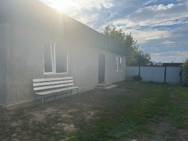Дом с ремонтом, мебелью и большим участком в Бесколе