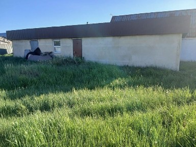 Продам не до стройенный дом, емется 2 комнаты времянка