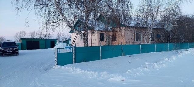 Продам дом полностью с хозяйством.