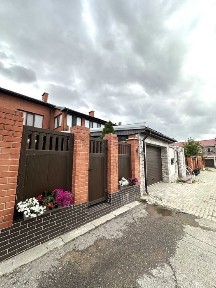 6-ком Таунхаус. Юго-восток, ул. Муканова. Площадь 312м². Гараж 70м².