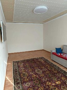 Продаем 2 комнатную квартиру в 1 микрорайоне на 3 этаже 5 этажки