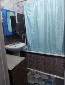 3 мкр 1 домнан 2 бөлме ұзақ мерзімге жалданады
