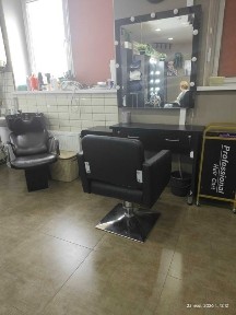 Сдаем кресло парикмахеру в салоне красоты в торговом доме, центр города